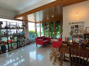Lobby - J2 Hotel (Mae Sot)