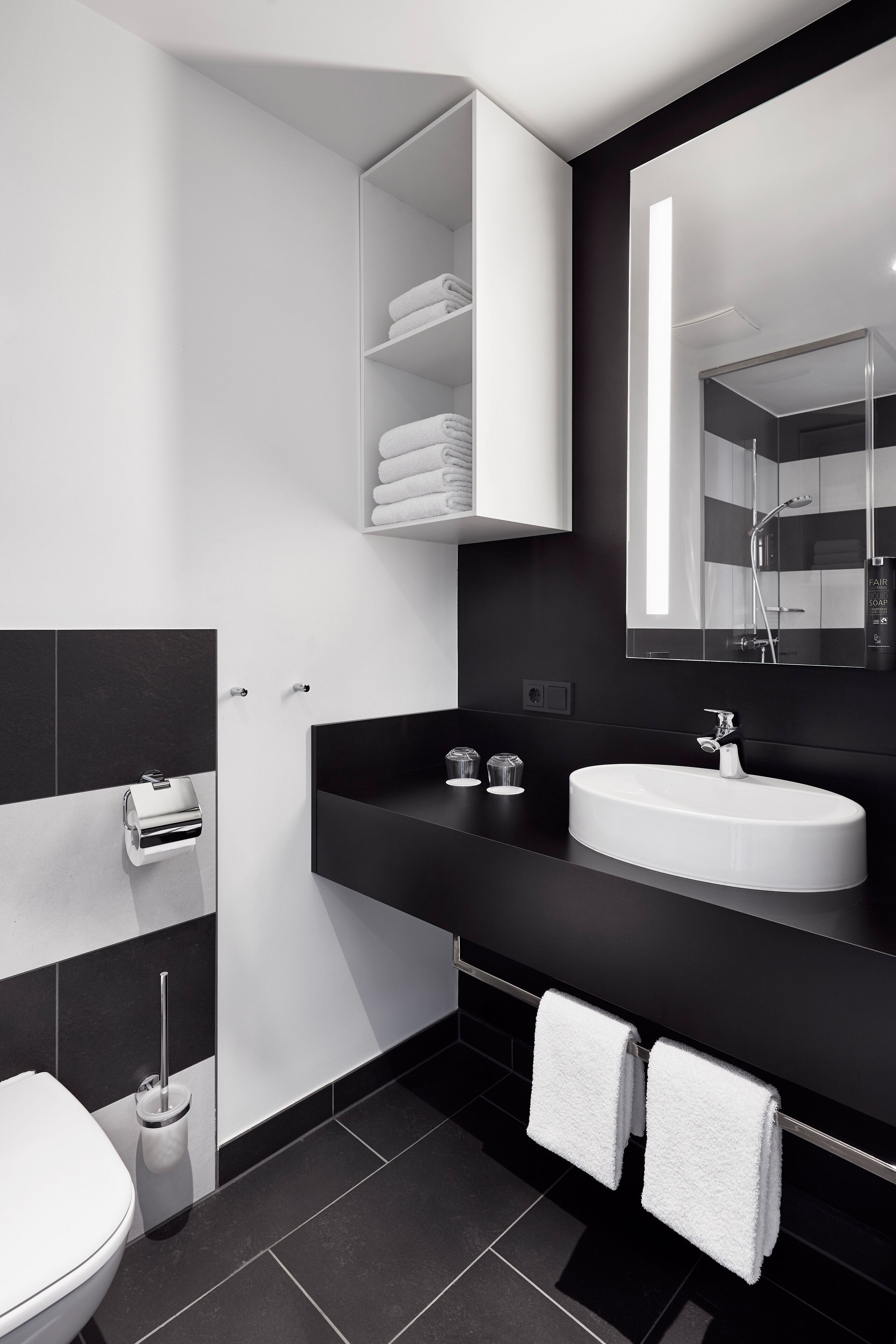 familienzimmer | bathroom | shower, eco-friendly toiletries, hair dryer, towels