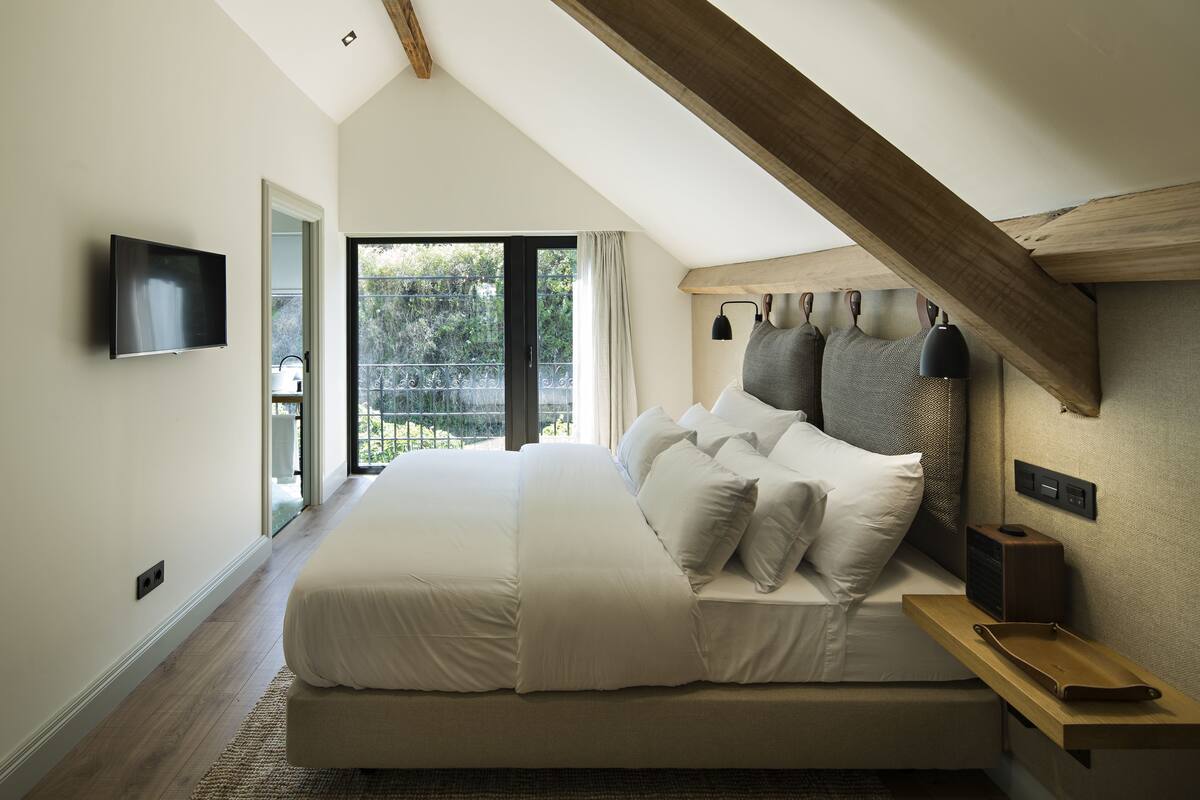 Superior Double Room | Living area | Flat-screen TV