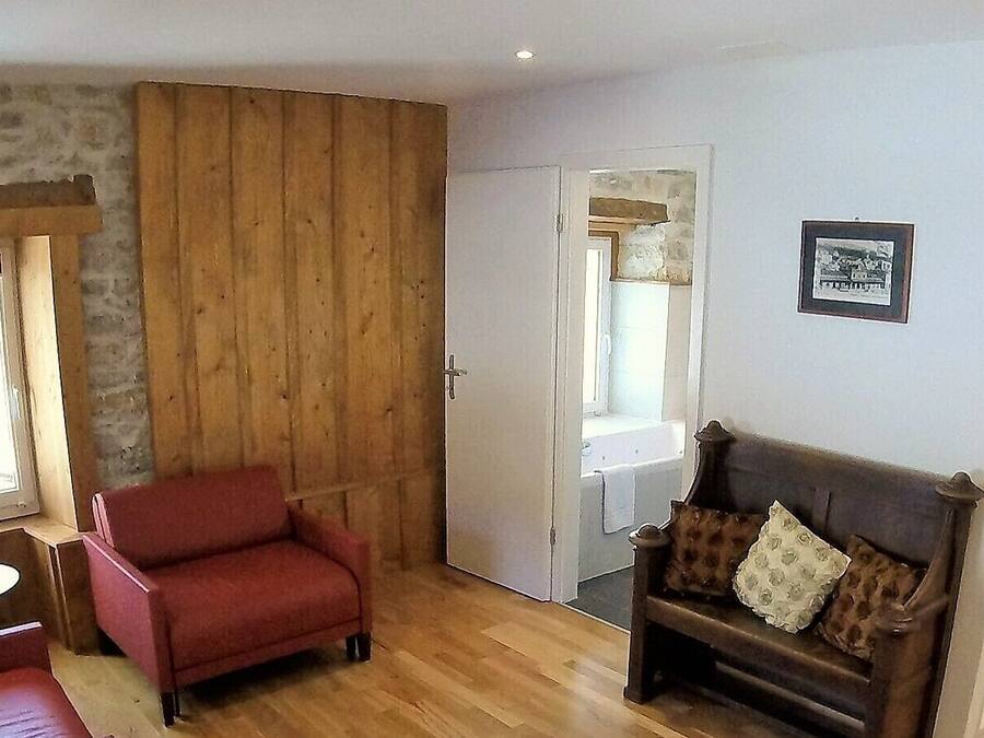 Suite | Soundproofing, free WiFi