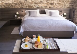 Minibar, coffres-forts dans les chambres, bureau, Wi-Fi gratuit