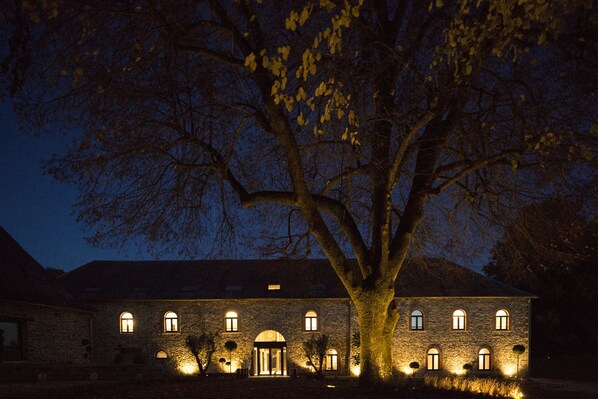 Façade de l’hébergement - soirée/nuit