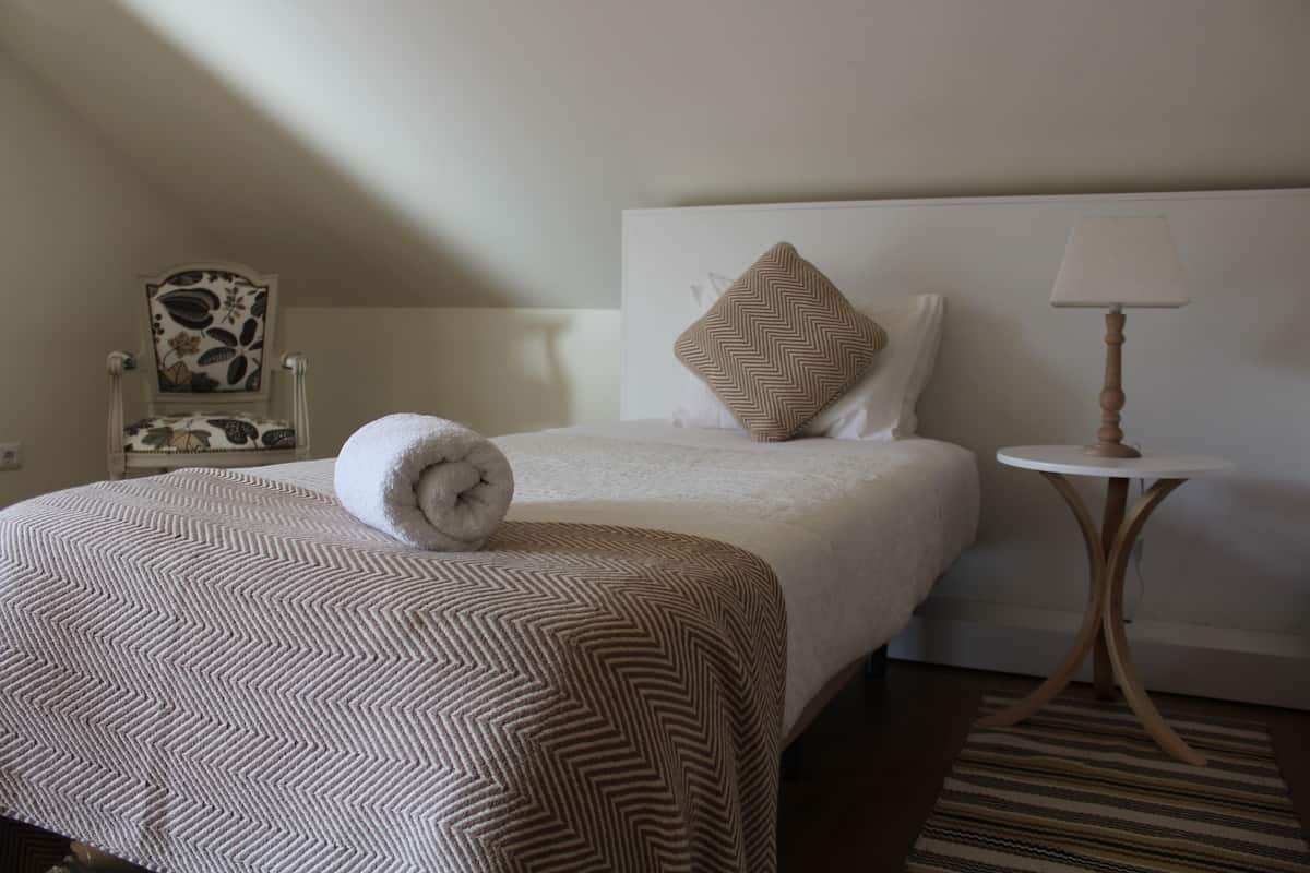 7 habitaciones, ropa de cama de alta calidad y escritorio