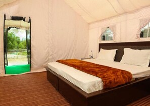 Deluxe Double Room, 1 Bedroom, Lake View | Rollaway beds, bed sheets - The Ladakh Camp (Leh)