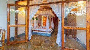 Deluxe Double Room, Balcony | Laptop workspace, blackout drapes, WiFi (free), bed sheets - Silver Rock Hotel (Malindi)