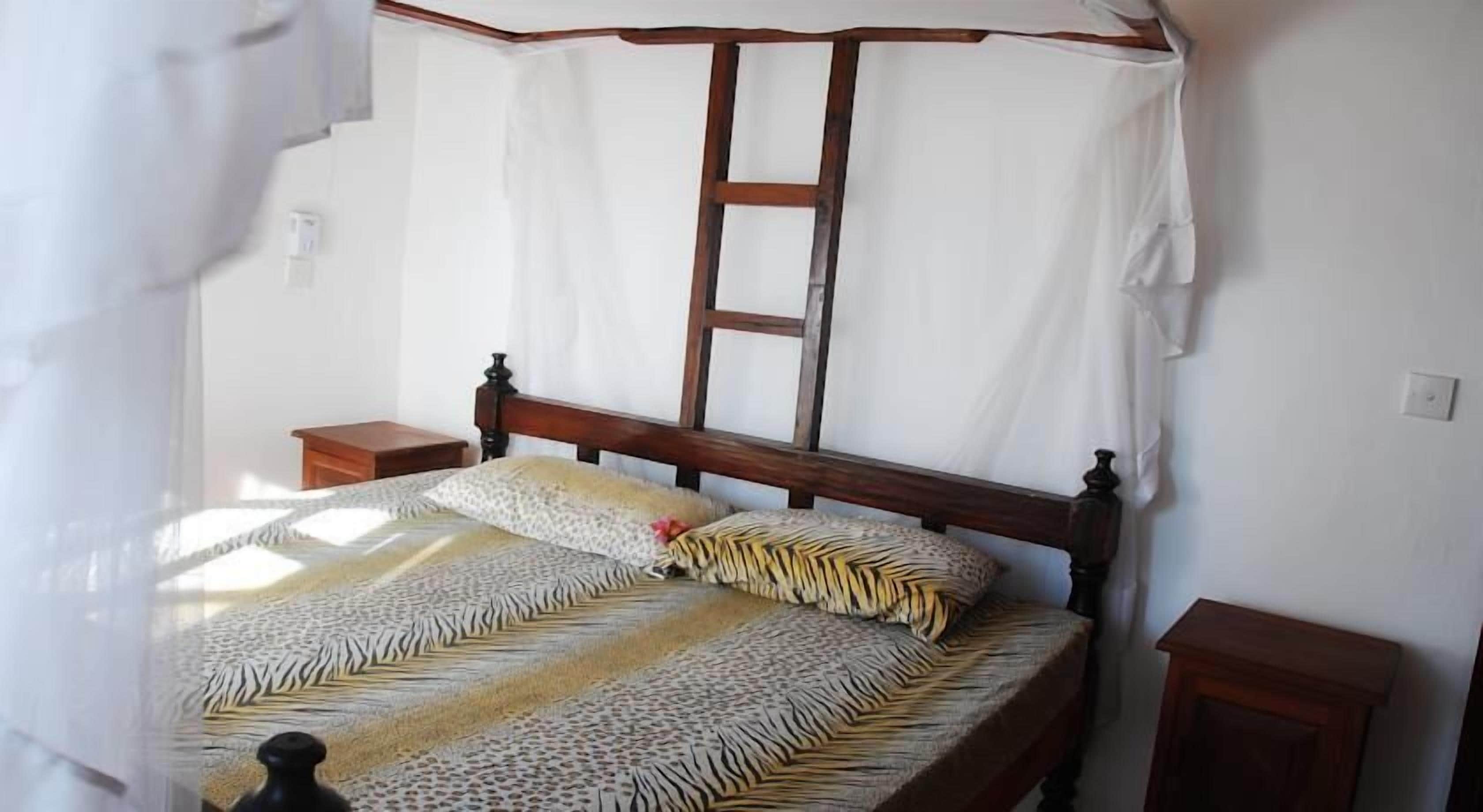 Espacio para trabajar con laptop, cortinas blackout y wifi gratis 