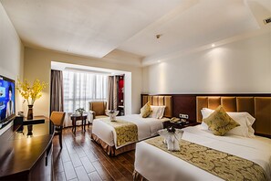 Habitación con 2 camas individuales, vista a la ciudad | Ropa de cama de alta calidad y minibar