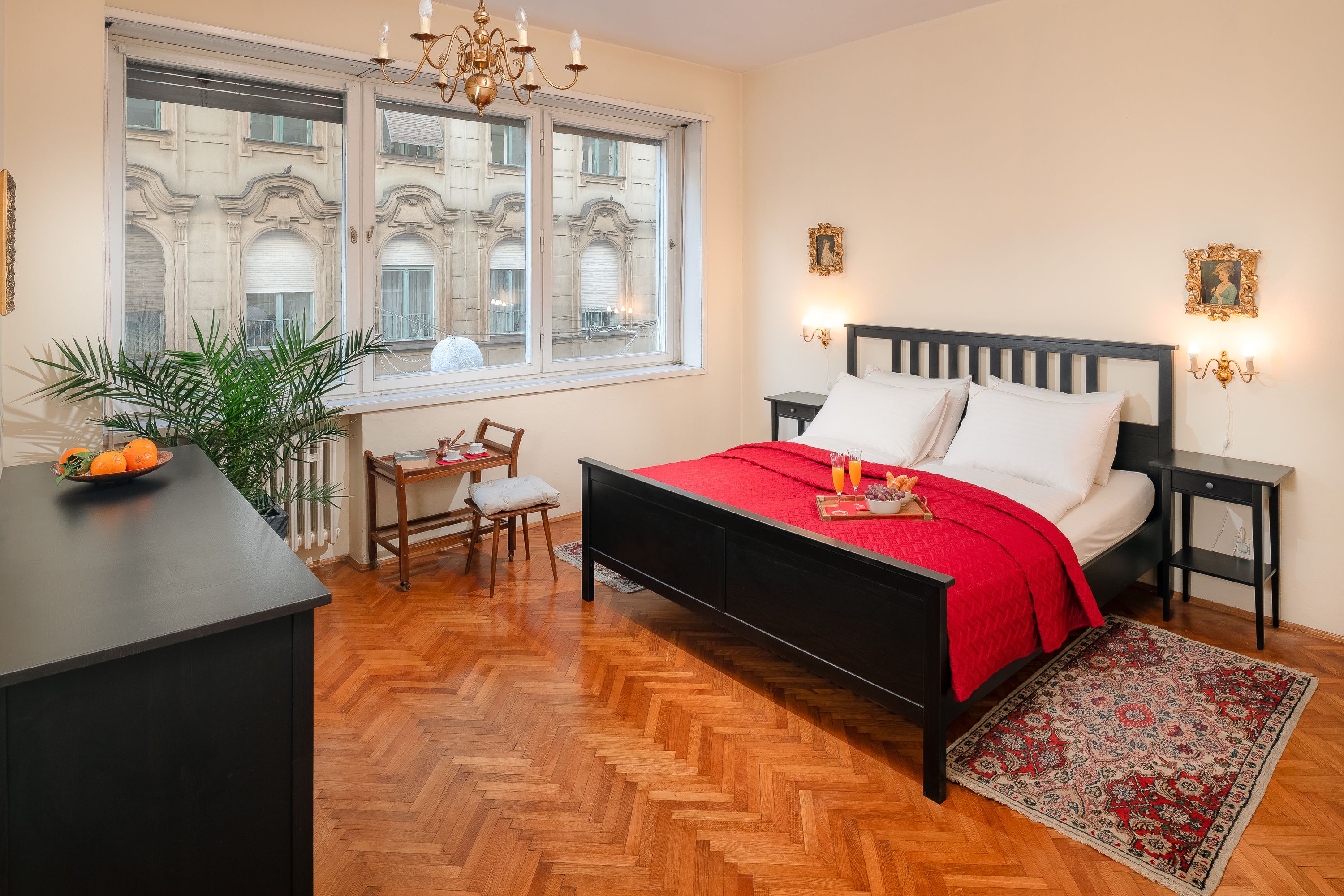 Premium suite, 2 bedrooms- city center main square ( adress : Frane Petrića 5/ I kat with elevator) | Safe på rommet, individuelt dekorert, individuelt innredet og skrivebord