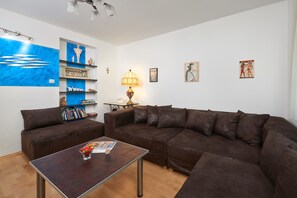 Suite – city | Safe på rommet, individuelt dekorert, individuelt innredet og skrivebord