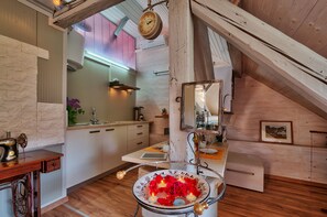 In-room safe, individually decorated, individually furnished, desk - Anastasia Suites Zagreb (Zagreb)