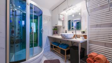 City Suite | Bathroom