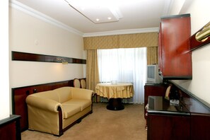 Ropa de cama de alta calidad y minibar 