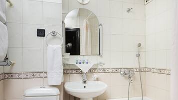 A bathroom with a toilet, sink, and bathtub.