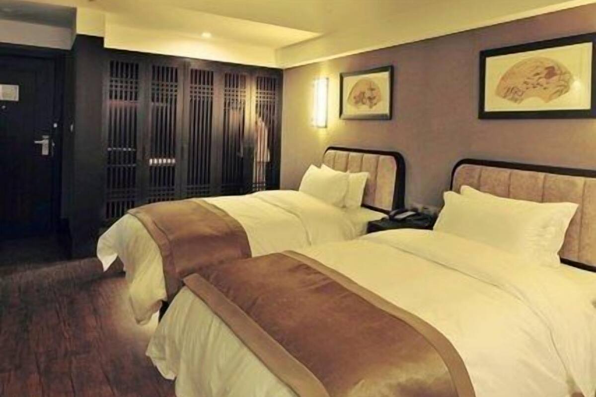 Minibar, in-room safe, desk, blackout curtains
