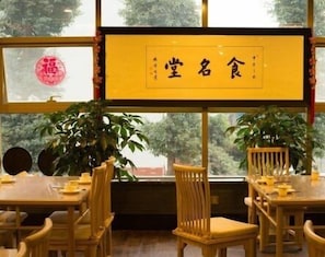 Breakfast, lunch, dinner served; Chinese cuisine