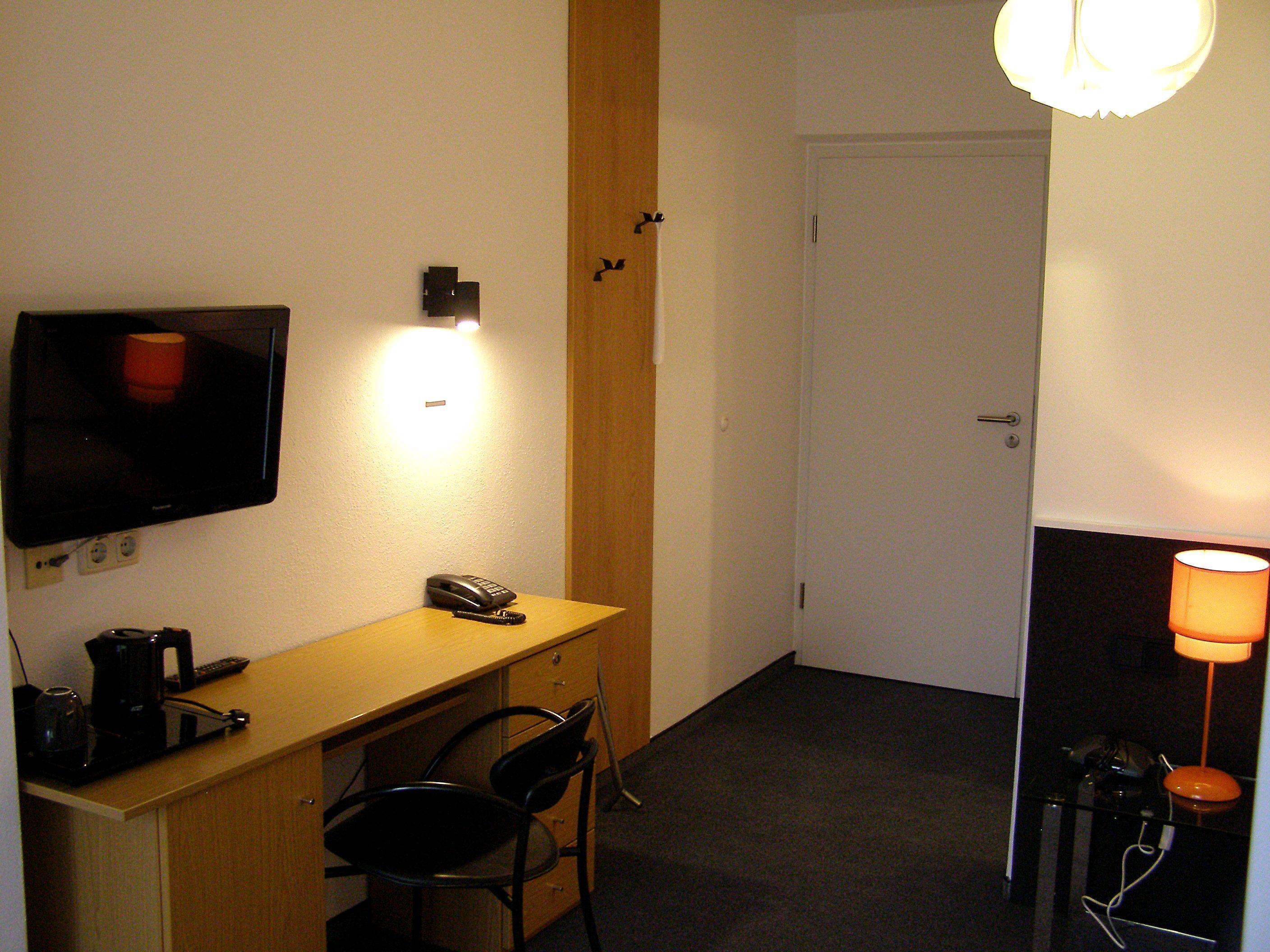 comfort single room | living area | lcd tv