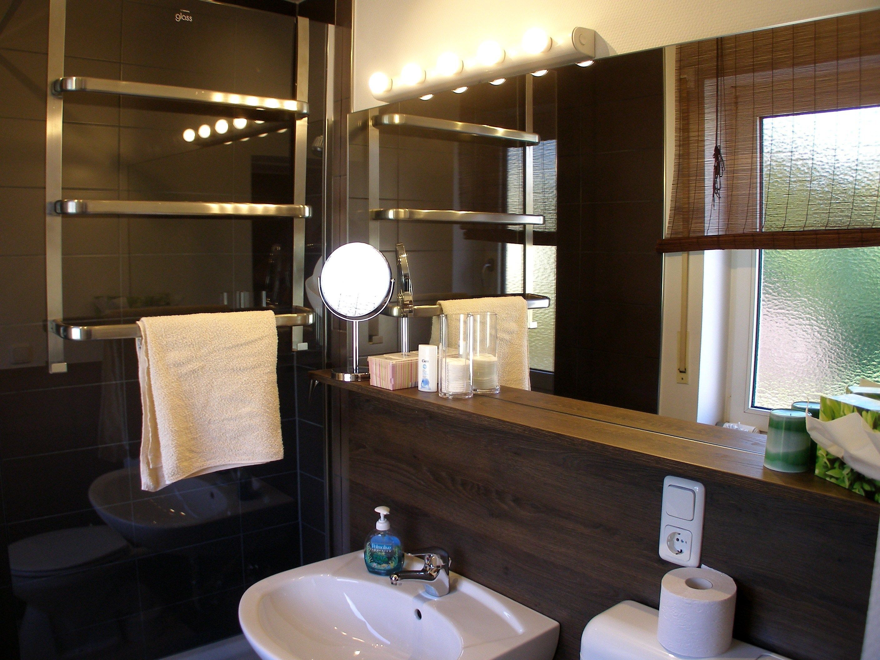 standard single room | bathroom | shower, free toiletries, hair dryer, towels