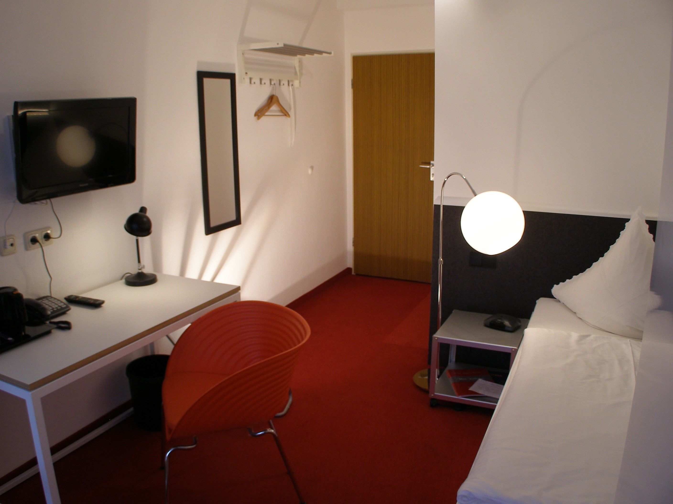 comfort single room | living area | lcd tv