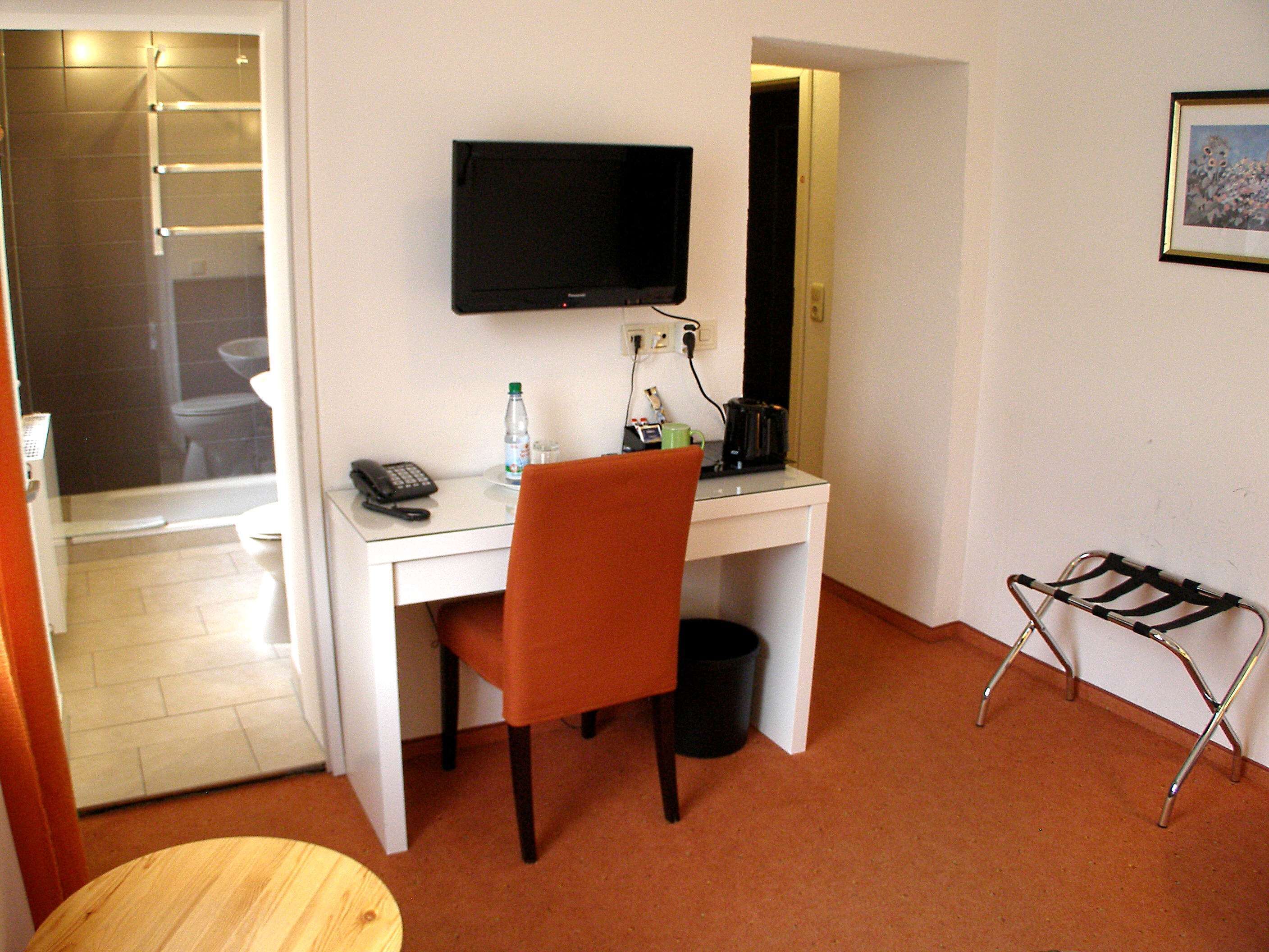 standard single room | living area | lcd tv