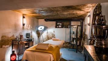 2 treatment rooms, massages