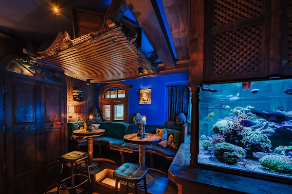 Cocktail bar