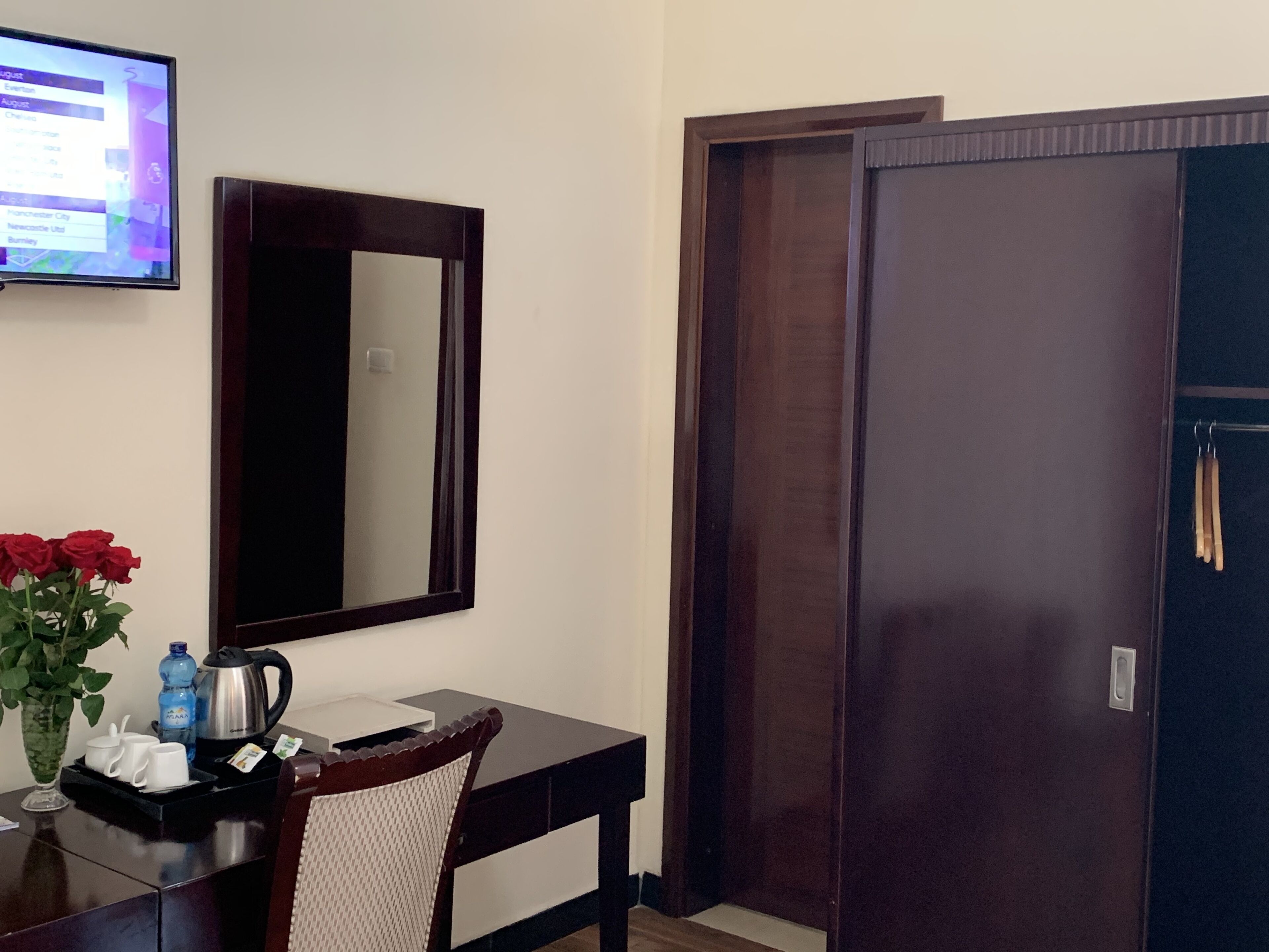superior twin room | living area | flat-screen tv