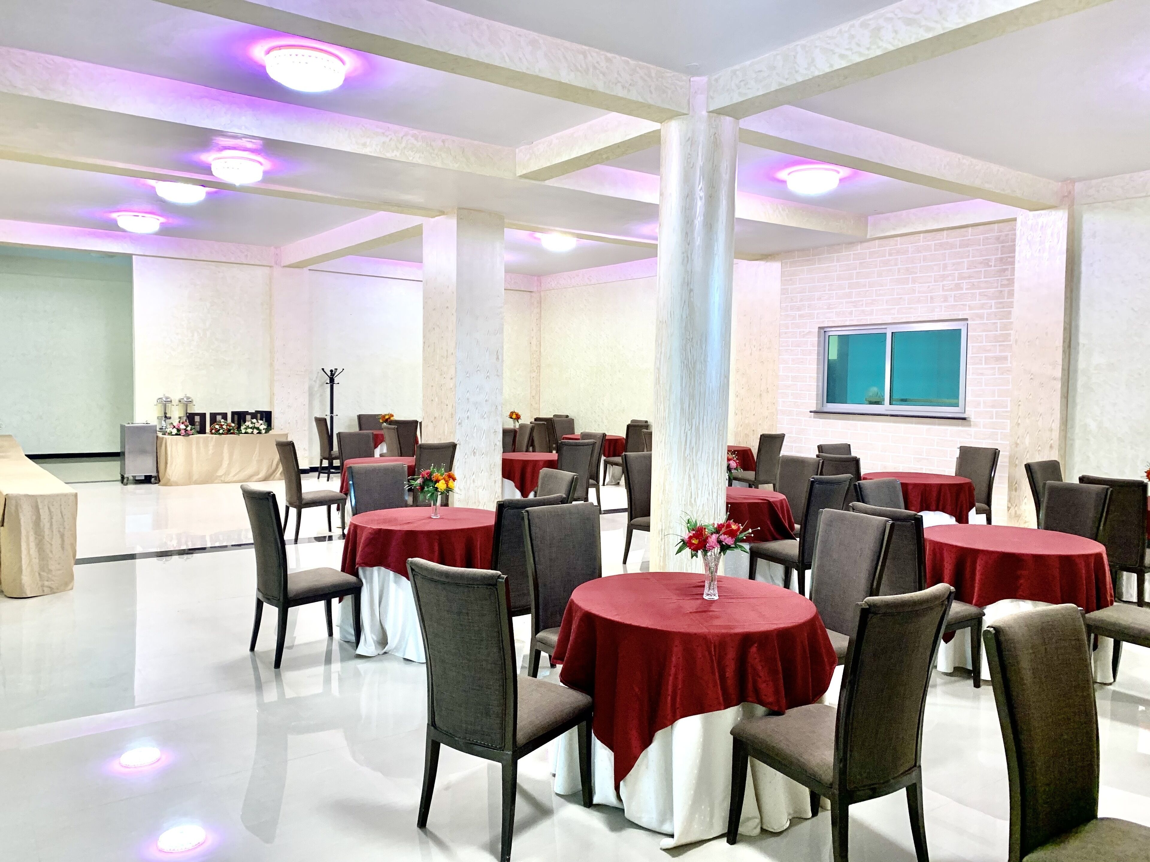 breakfast, lunch, dinner served; local and international cuisine