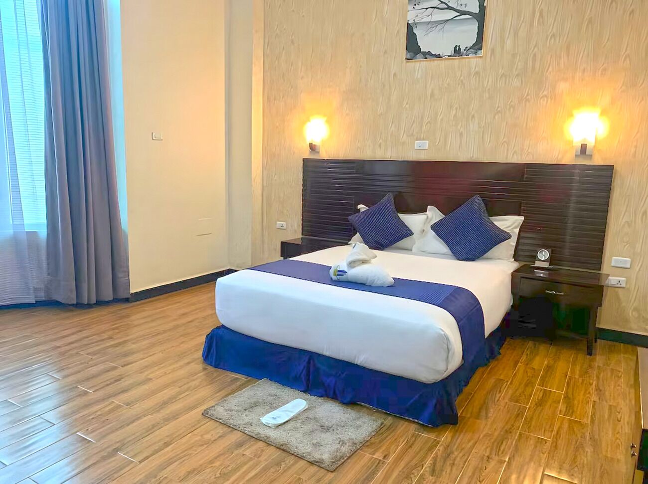 Memory foam beds, free minibar, in-room safe, desk