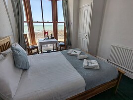 高级双人房, 独立浴室, 海景 | 办公桌、熨斗/熨板、免费 WiFi、床单