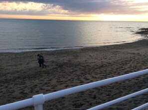 On the beach - Celtic Bay Guest House (Aberystwyth)