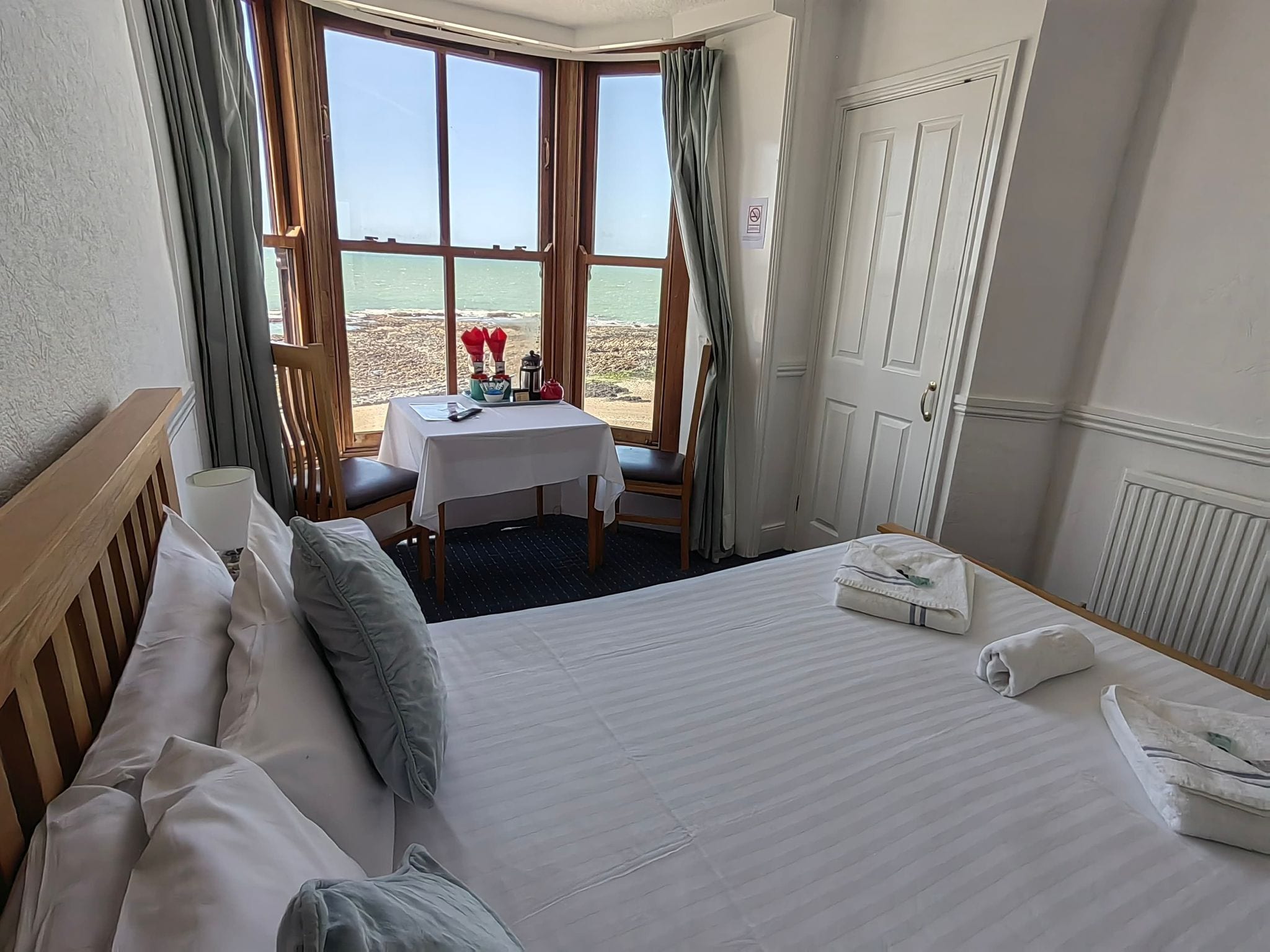 Double Room, Sea View | Desk, iron/ironing board, free WiFi, bed sheets