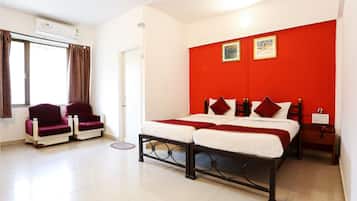 Deluxe Room, 1 Bedroom (Airconditioned) | Desk, free WiFi, bed sheets