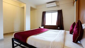 Deluxe Room, 1 Bedroom (Airconditioned) | 1 bedroom, desk, free WiFi, bed sheets