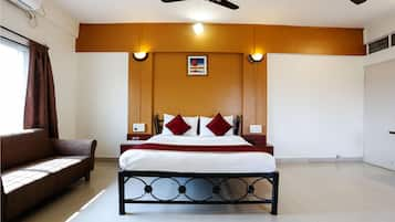 Deluxe Room, 1 Bedroom (Airconditioned) | Desk, free WiFi, bed sheets