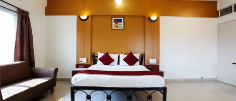 Deluxe Room, 1 Bedroom (Airconditioned) | 1 bedroom, desk, free WiFi, bed sheets
