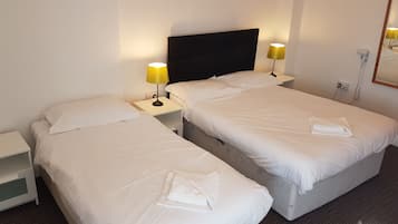 Familjerum | Strykjärn/strykbräda och sängkläder