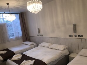 標準雙床房 | 熨斗/熨衣板、床單