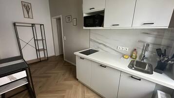 Deluxe-studiosuite - 2 enkeltsenge | Privat tekøkken | Minikøleskab, mikrobølgeovn, kogeplade, elkedel