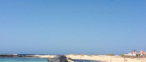 Vlak bij het strand