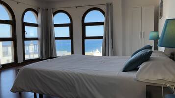 Studio, sjøutsikt | Blendingsgardiner og barnesenger (inkludert)