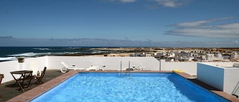 Außenpool, Liegestühle