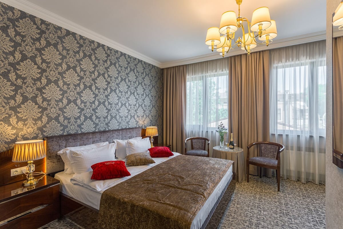 Superior Double Room | In-room safe, soundproofing, iron/ironing board (on request)