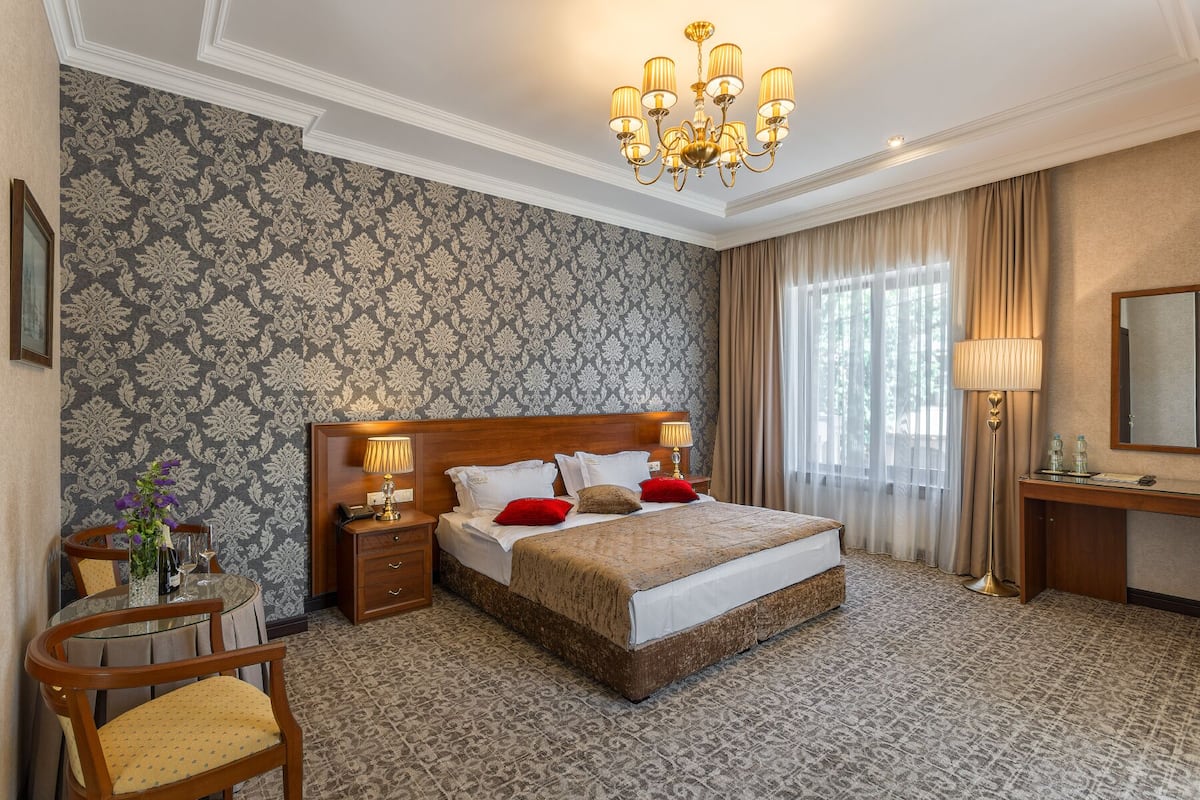 Junior Double Room | In-room safe, soundproofing, iron/ironing board (on request)