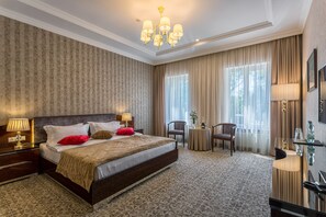 Chambre Junior double | Coffre-fort, système d’insonorisation, fer et planche à repasser