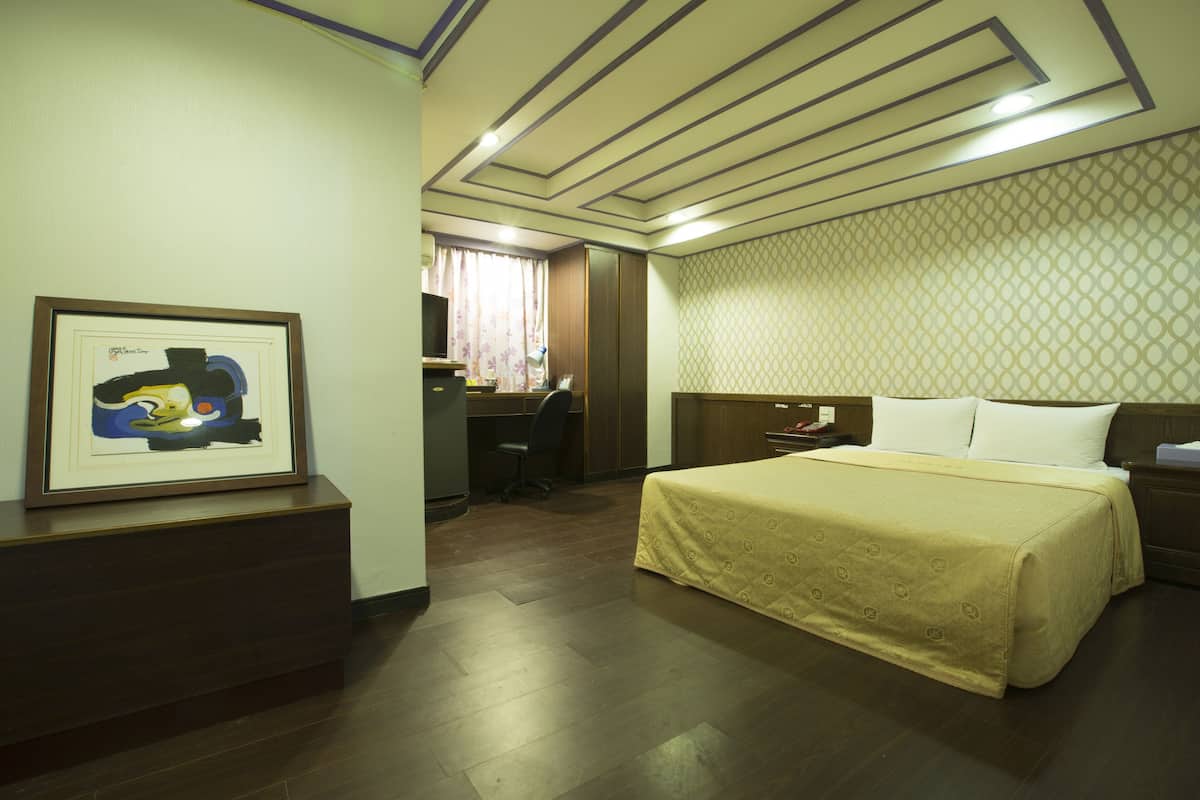 Classic Double Room | Desk, blackout drapes, iron/ironing board (on request), WiFi (free)