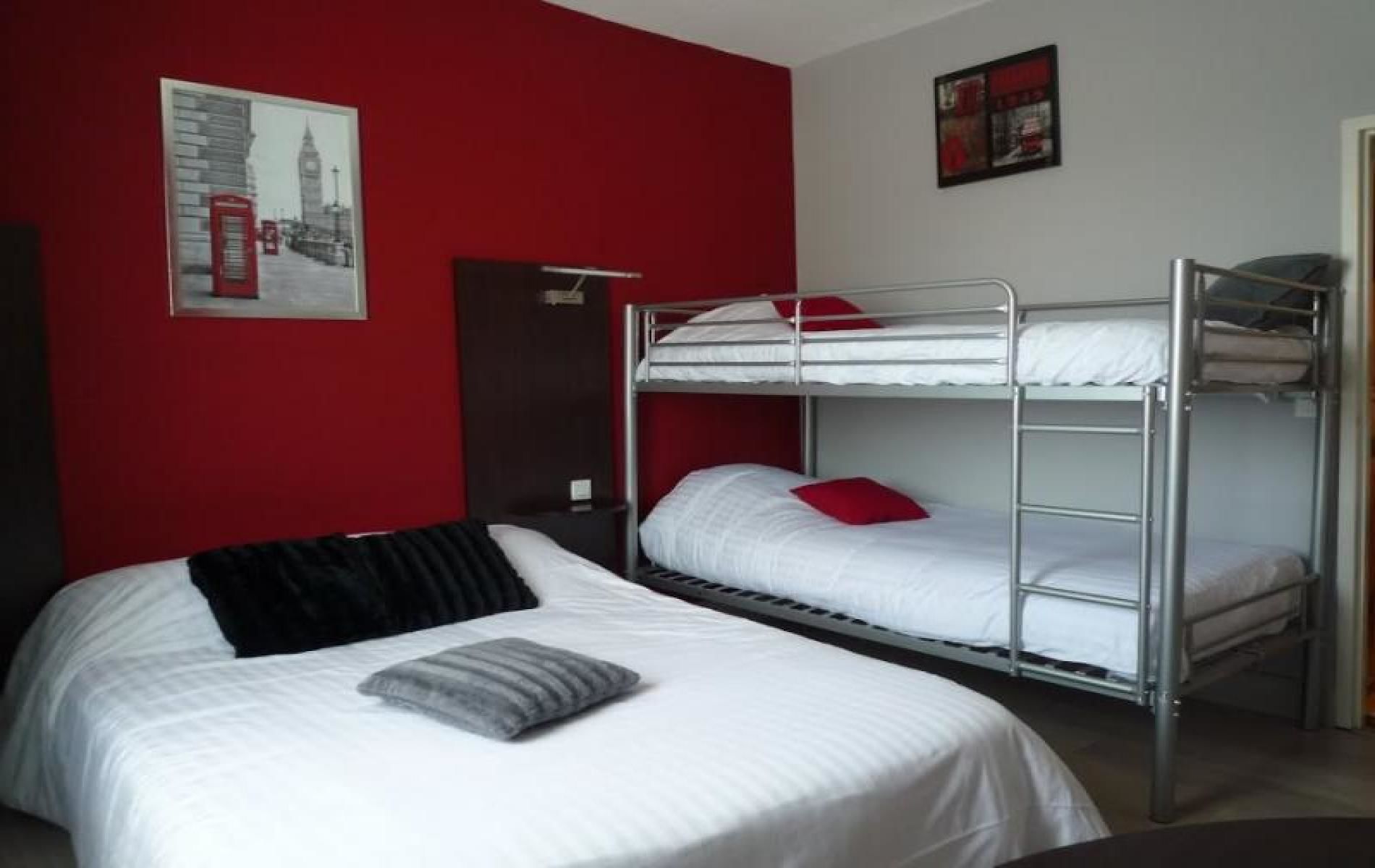 Standard Quadruple Room | In-room safe, soundproofing, free WiFi