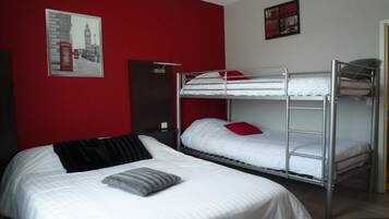 Standard Quadruple Room | In-room safe, soundproofing, free WiFi
