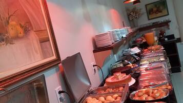 Free daily continental breakfast