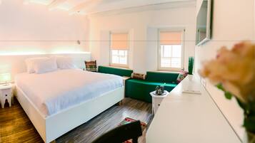 Habitación doble superior | Caja de seguridad en la habitación y escritorio