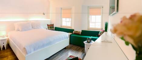 Caja de seguridad en la habitación y escritorio